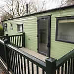 The House - Quiet, Dog Friendly, By The Lake, Free Parking בית נופש