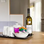 The House - Quiet, Dog Friendly, By The Lake, Free Parking