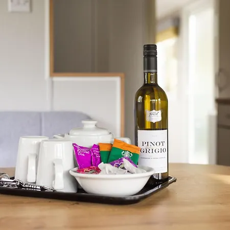 Lakeside - Parking, Dog Friendly, Wifi, Walk To Town