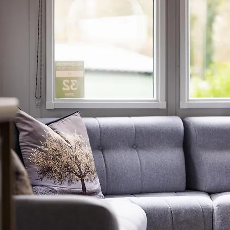 The House - Dog Friendly Lakeside Cabin, 1 Min To Windermere, * 보우네스온윈더미어