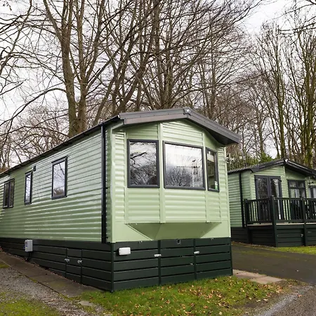 The House - Dog Friendly Lakeside Cabin, 1 Min To Windermere, 펜션