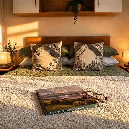 The House - Dog Friendly Lakeside Cabin, 1 Min To Windermere,