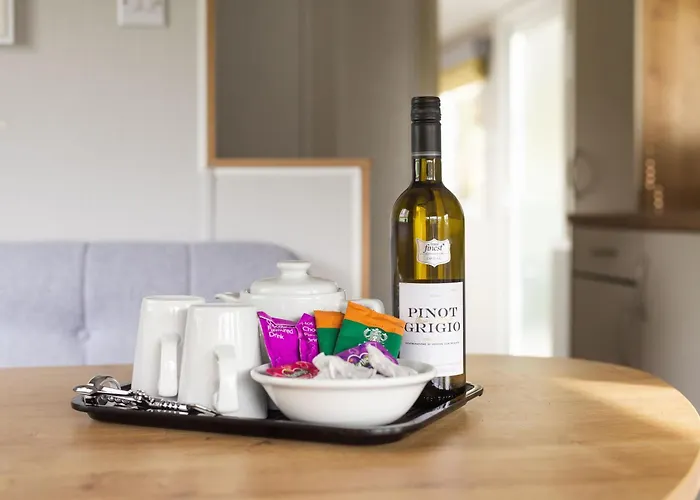 Lakeside - Parking, Dog Friendly, Wifi, Walk To Town