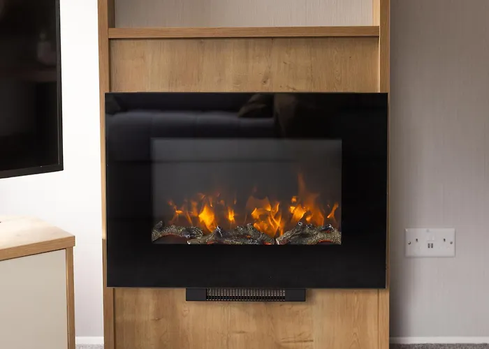 The House - Quiet, Dog Friendly, By The Lake, Free Parking Holiday home