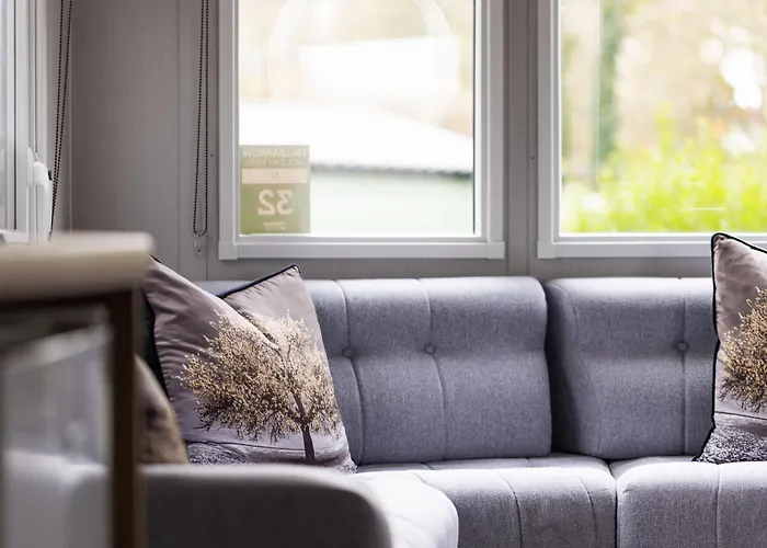 The House - Quiet, Dog Friendly, By The Lake, Free Parking * Bowness-on-Windermere